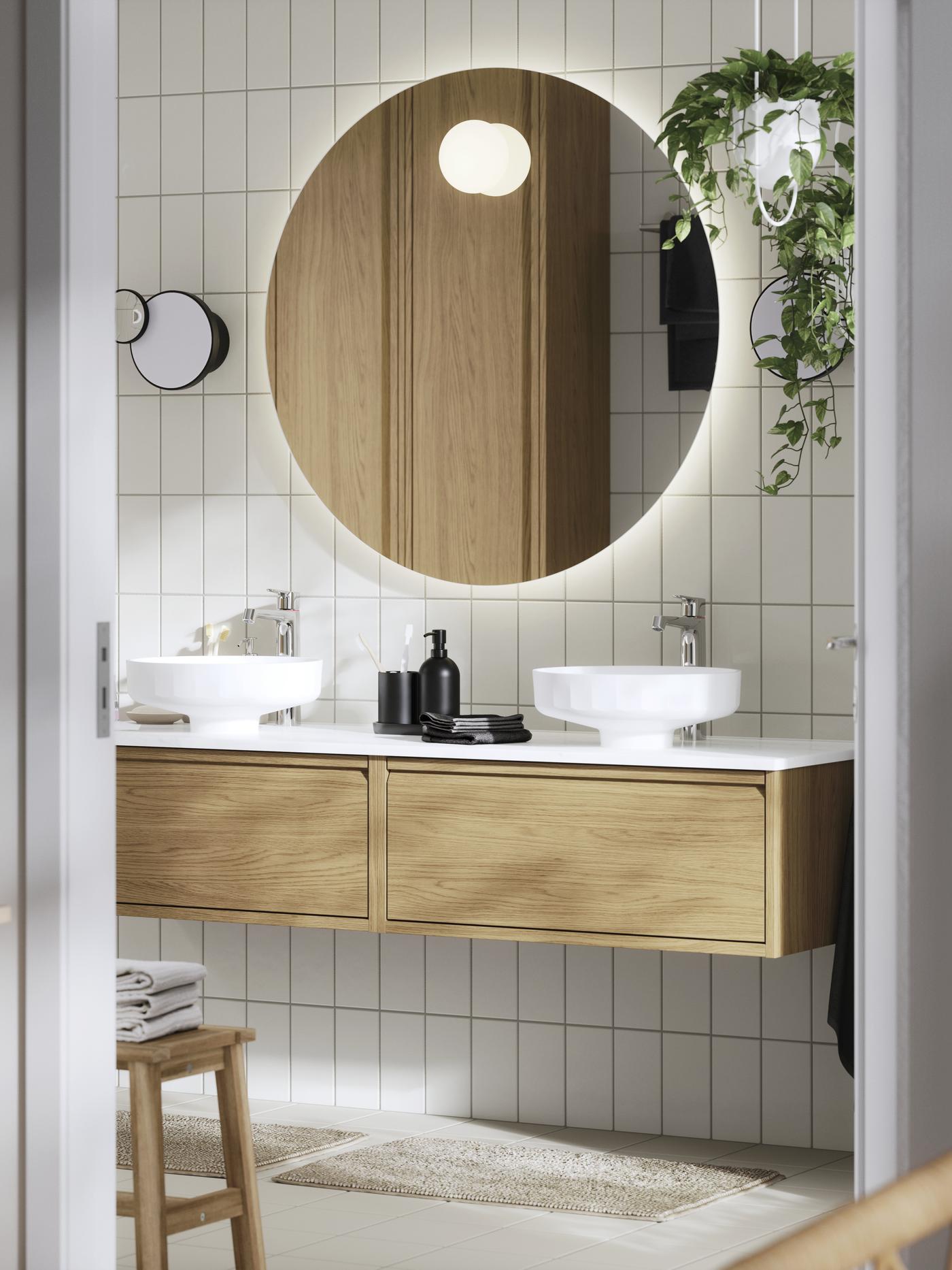 A practical yet stylish bathroom