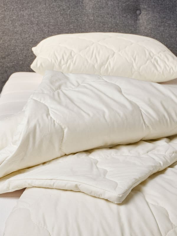 A RÅDHUSVIN duvet and a pillow without covers