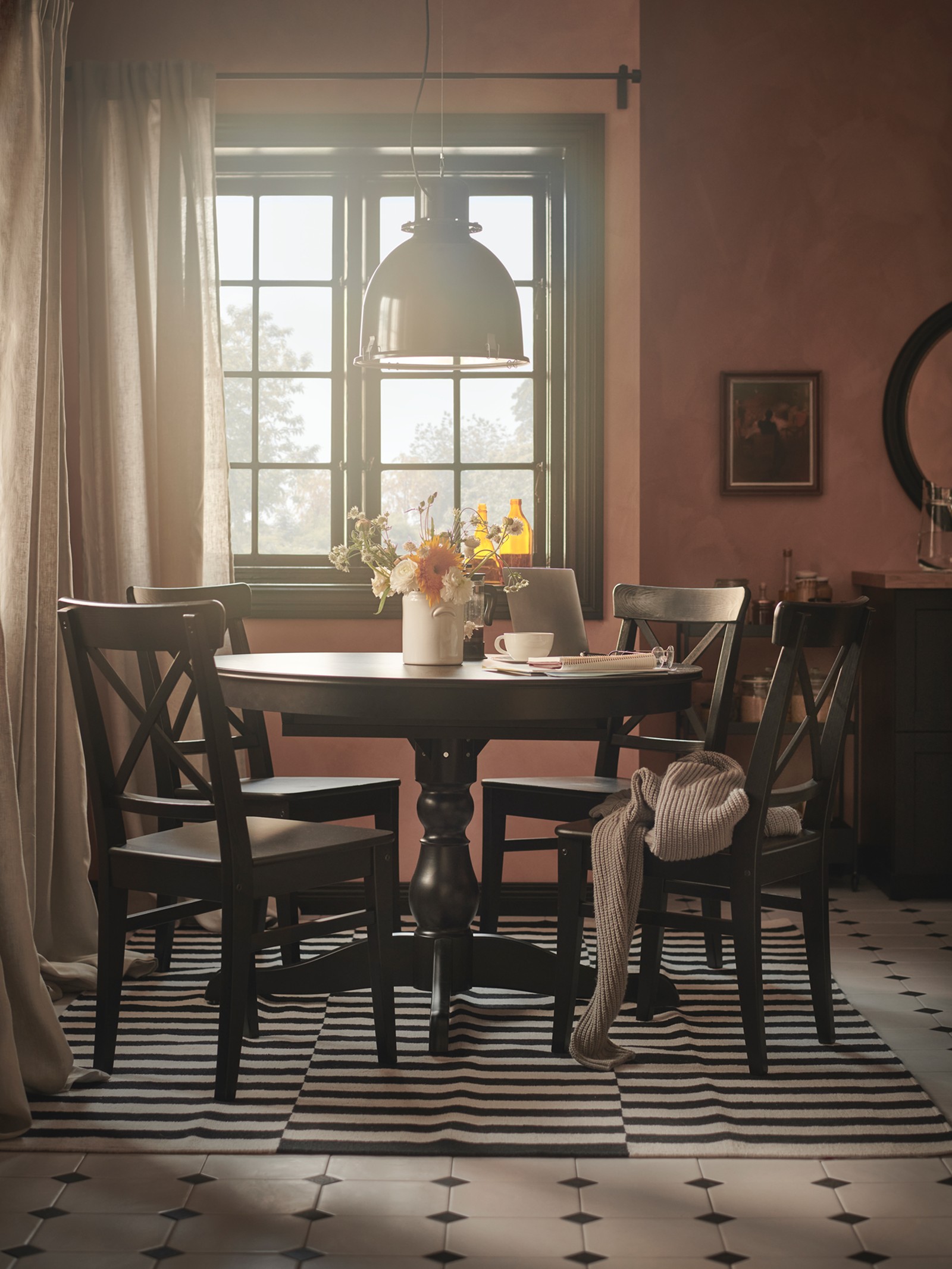 A rustic dining space with apricot-coloured walls, an INGATORP extendable table and four INGOLF chairs.