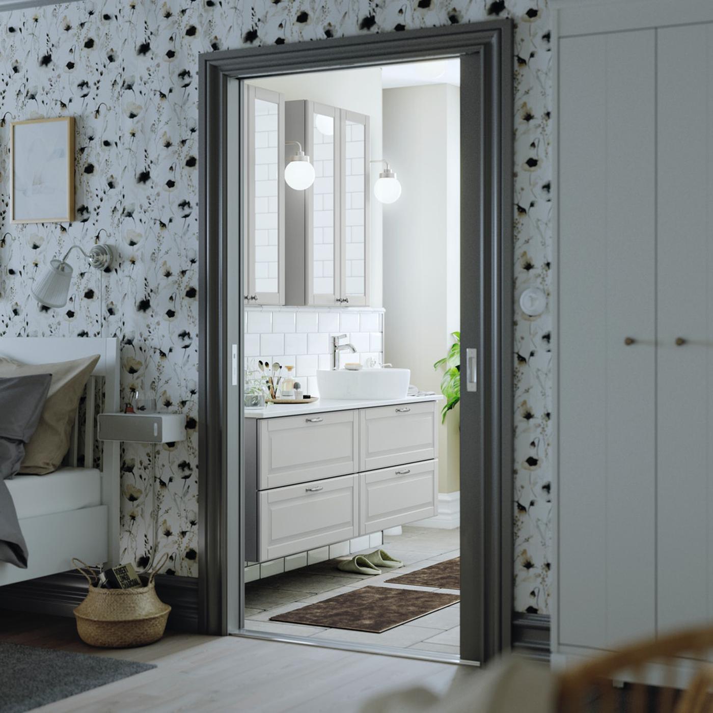 A serene bathroom for smooth everydays