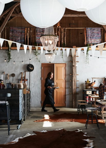A server brining food to a table