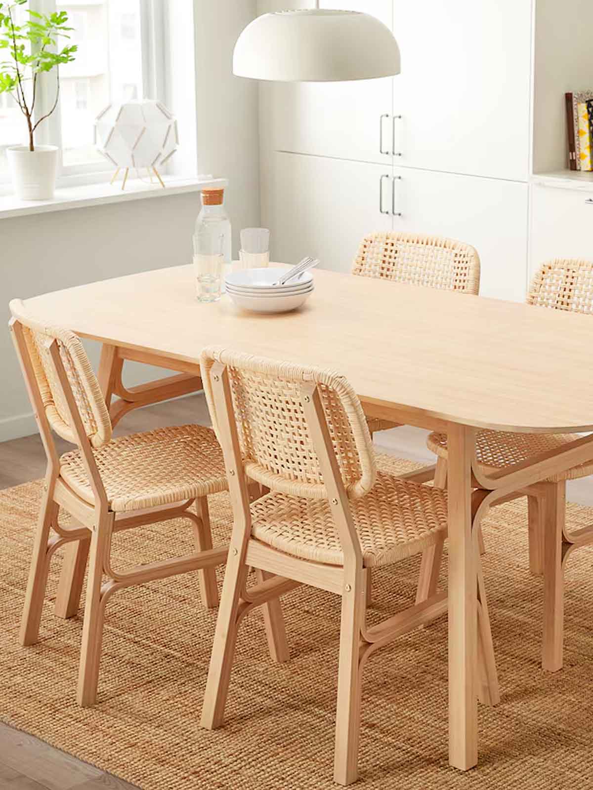 A set of bamboo VOXLÖV / VOXLÖV table and 4 chairs in the dining area of the home.