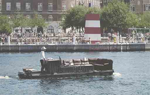 a-shared-living-room-on-the-river-in-copenhagen