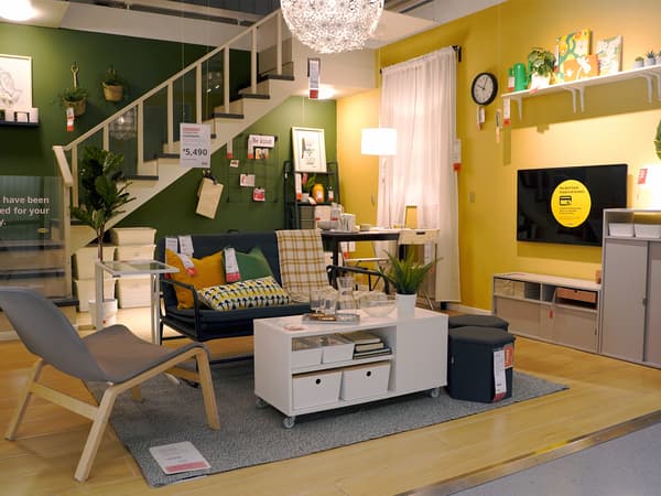 A showroom in IKEA Pasay City with HAMMARN sofa bed.