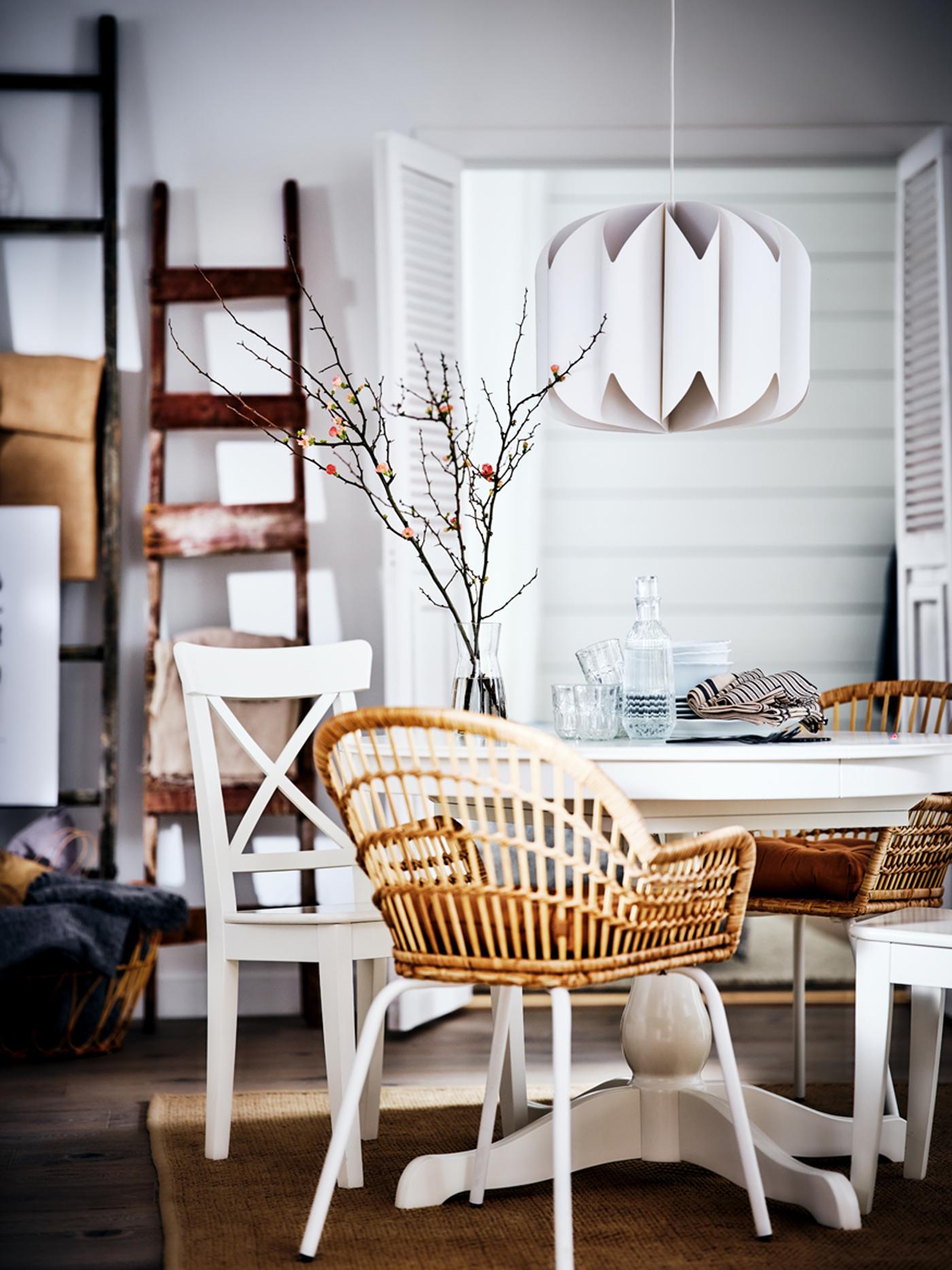 A step-by-step guide on how to plan and decorate a dining area.