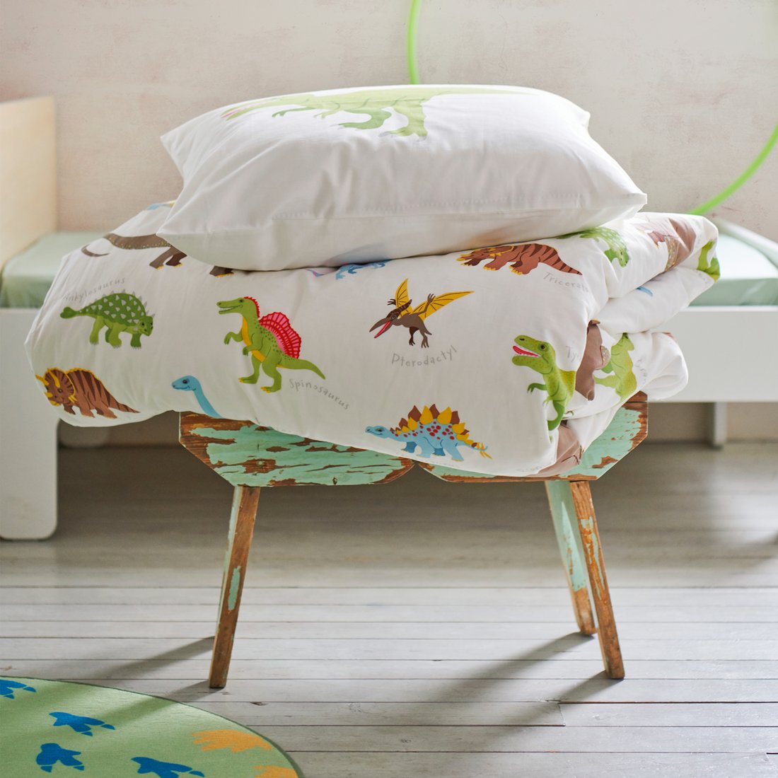 Decorate the bedroom with dinosaurs IKEA