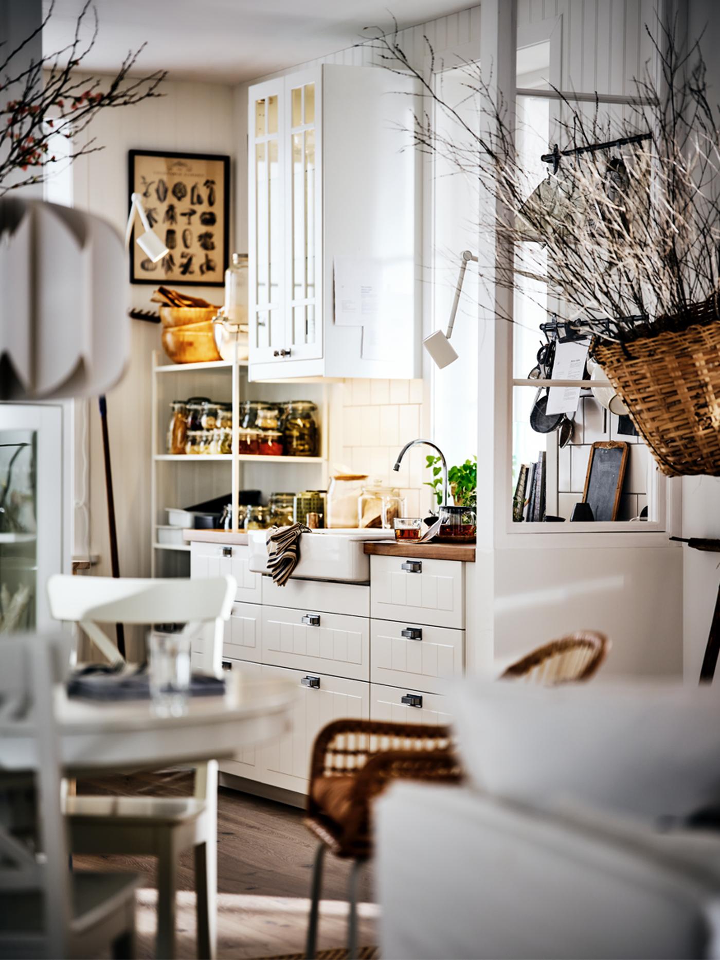 A story on how to achieve a farmhouse styled kitchen.