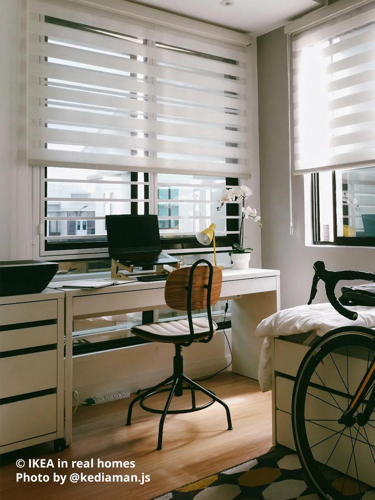 A study set-up using MICKE desk and drawer unit on castors in a bedroom setting. IKEA in real homes Photo by @kediaman.js