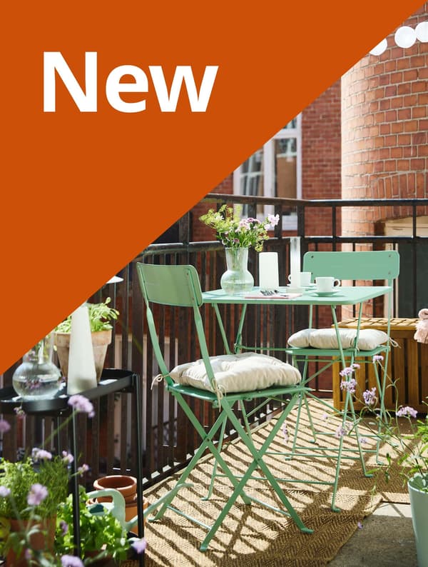 A teal SUNDSÖ bistro outdoor set on a balcony with the corner of the image in orange with the 'New' written on it.