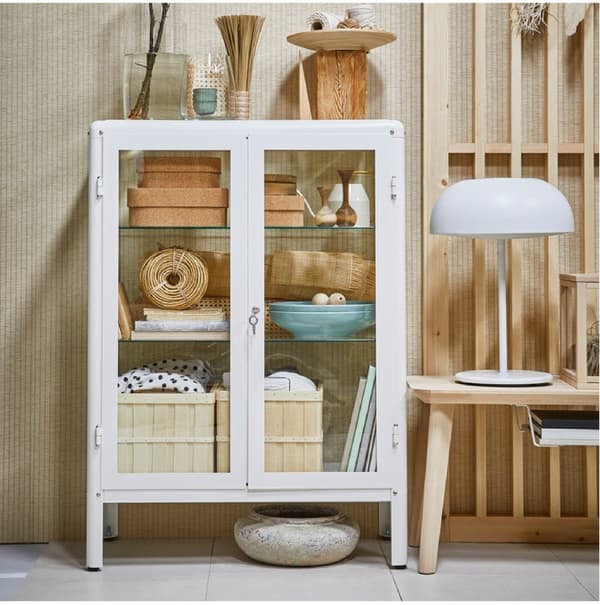 A tidy home — Guide to organising wardrobes