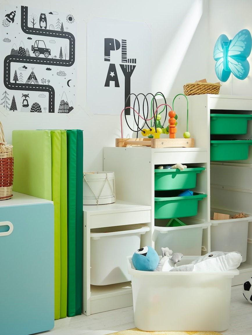 A TUFFING bunk bed in a children’s room, with a football and a goal on the floor. Blue pockets are at the end of each bed.
