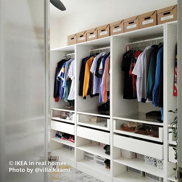 A walk-in wardrobe with white PAX wardrobe combination. IKEA in real homes Photo by @villa.kaami.