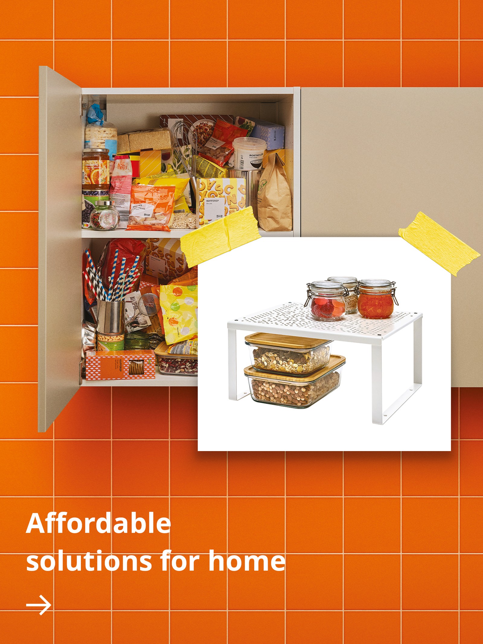 A wall-mounted kitchen cabinet set against orange tiles stands open, revealing packets, spices and other everyday items neatly organised on a VARIERA shelf insert. A white sticker overlay highlights its price (6,99 €).