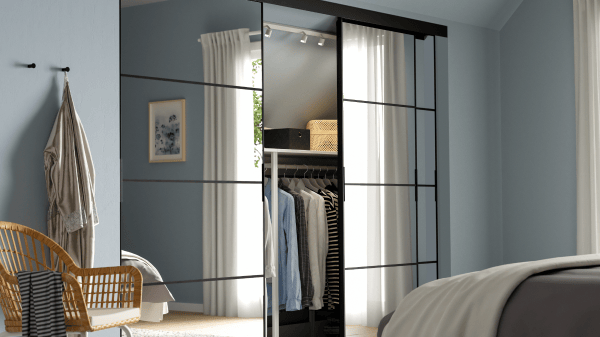 A wardrobe with SKYTTA mirror sliding doors.