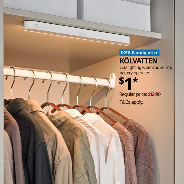 A white/battery-operated KÖLVATTEN LED lighting with sensor in a PAX wardrobe