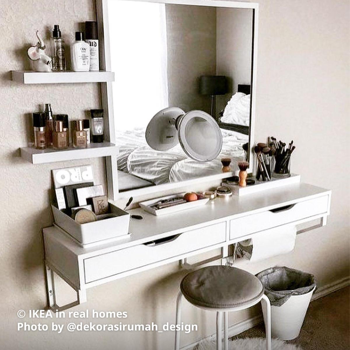 A white EKBY ALEX wall shelf with RAMSHULT bracket for extra support located at the side of the bedroom for a makeshift dresser for makeup area. Photo by instagrammer @dekorasirumah_design from IKEA in real homes ©