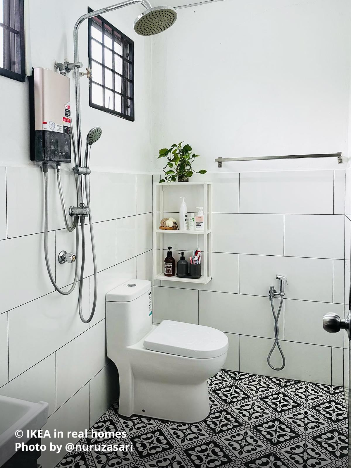 A white ENHET shelving is being mounted at the corner of the bathroom to utilise the space for bathroom essentials like moisturisers and scrubs. Photo by instagrammer @nuruzasari from IKEA in real homes ©
