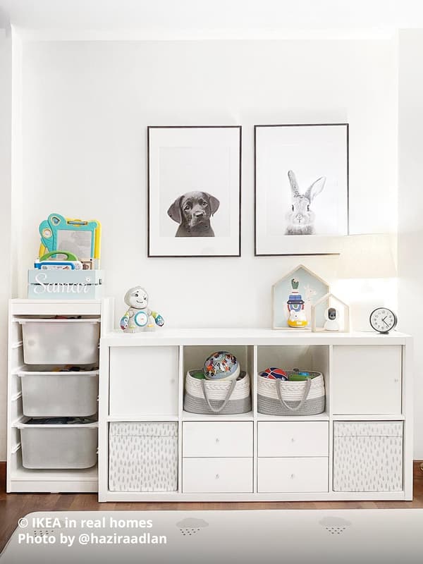 A white KALLAX and TROFAST storage in a children's bedroom with toys neatly packed and stored away  in IKEA's storage solution. Photo by instagrammer @nudebyjo for IKEA in real homes ©