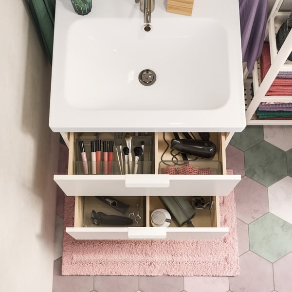 A bright, bubbly and storage-friendly bathroom - IKEA