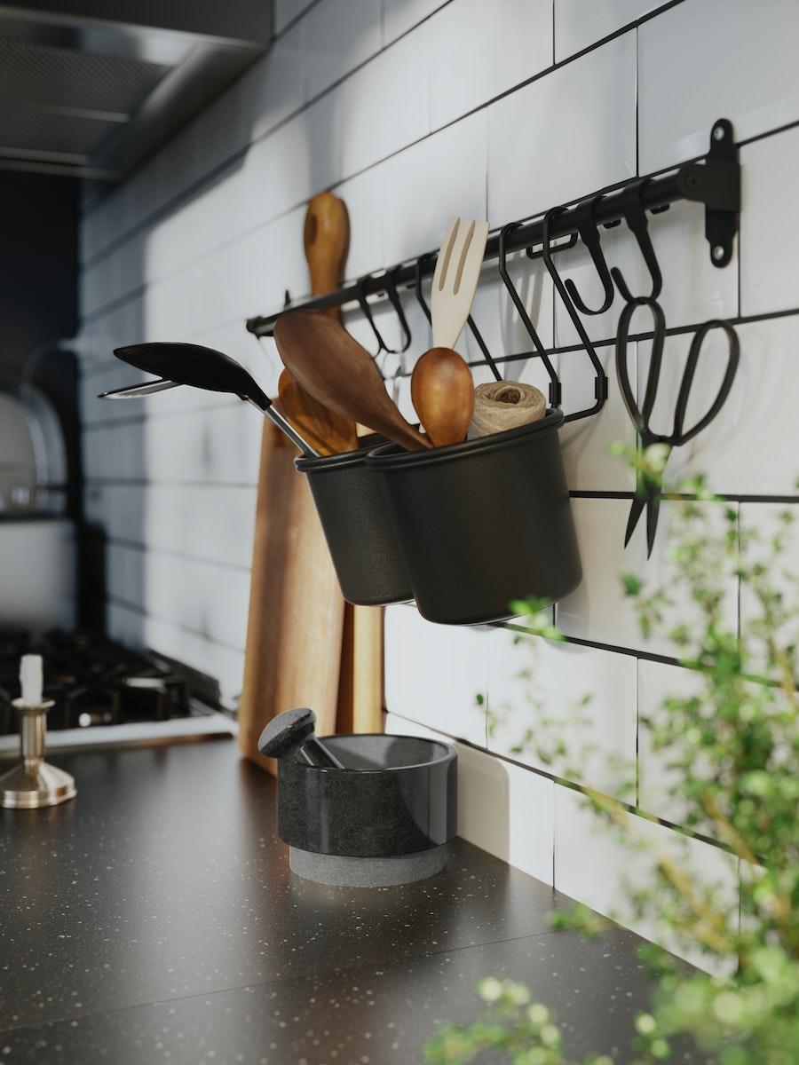 Accessoires de cuisine suspendus au mur