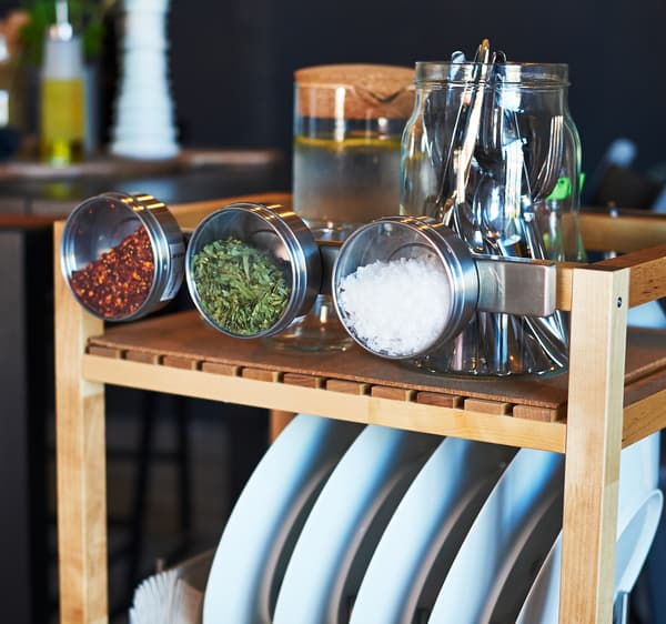 Add some metal containers to the magnetic knife strip and you have grab and go seasoning nailed.