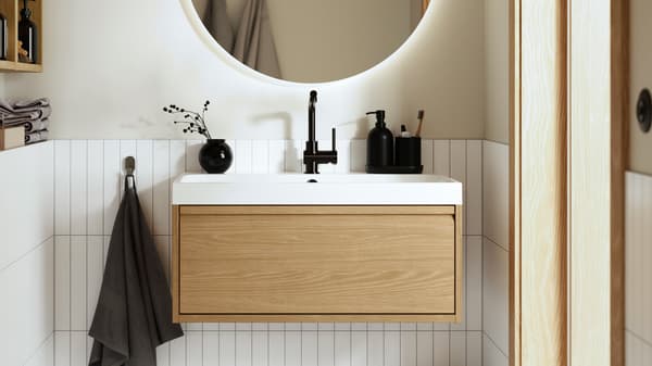 ÄNGSJÖN bathroom system with oak effect.