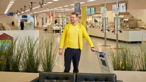 Afbeelding van Kim in de IKEA.