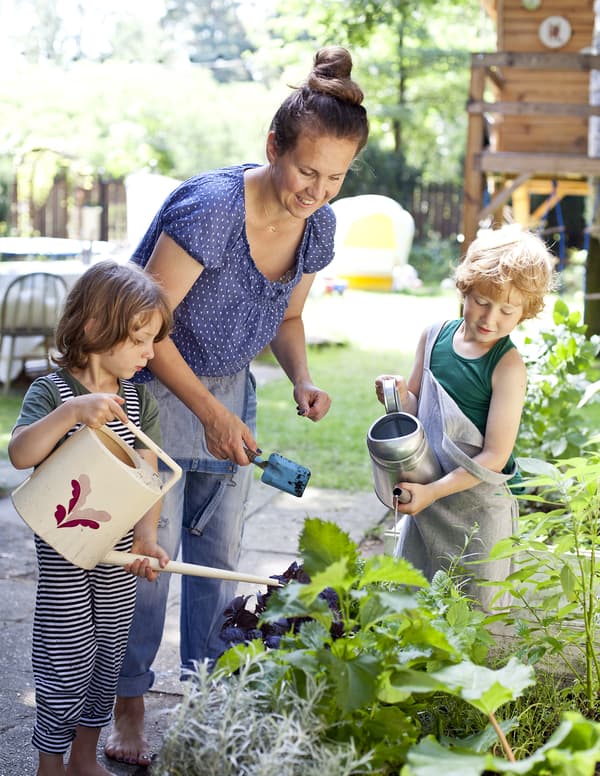 Aidez les enfants à faire pousser ce qu’ils mangent.