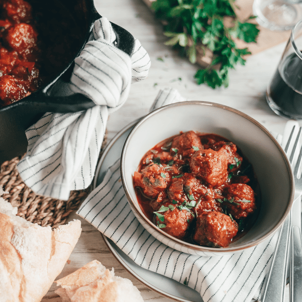 Albóndigas de HUVUDROLL épicées @diejungskochenundbacken