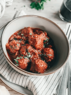 Albóndigas HUVUDROLL in salsa piccante.