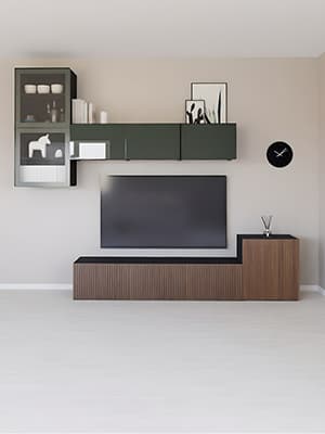 Alliant des portes brillantes SELSVIKEN et portes BJÖKÖVIKEN, cet ensemble permet de cacher le désordre et d'exposer vos objets préférés tout en style.