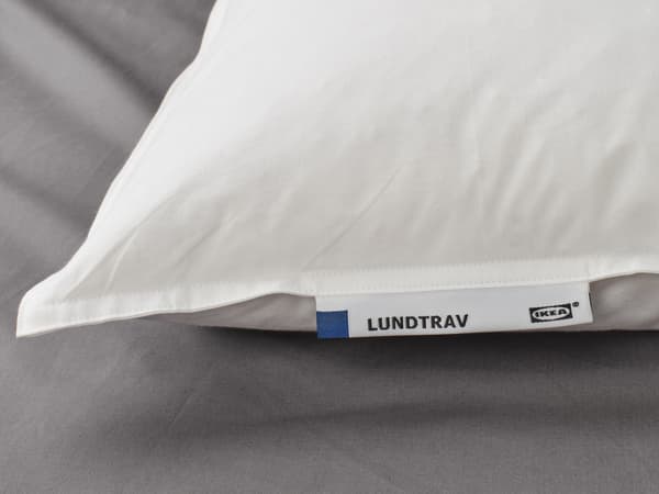 Almohadas de plumón y plumas.