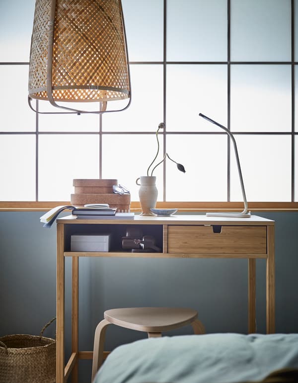 An alternative to a traditional desk using a dressing table