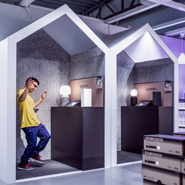 An IKEA co-worker dances to music from a SYMFONISK Wi-Fi lamp.