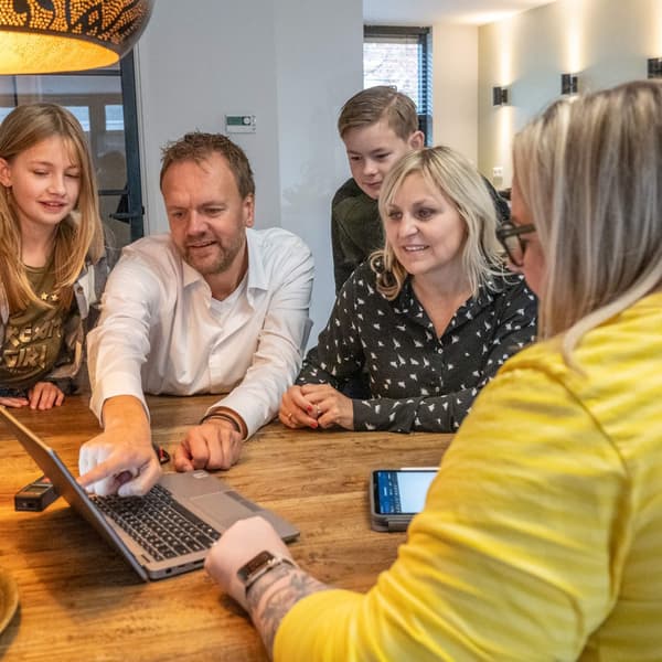 An IKEA co-worker is planning a kitchen with a family at home.