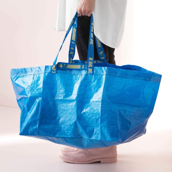An IKEA FRAKTA shopping bag