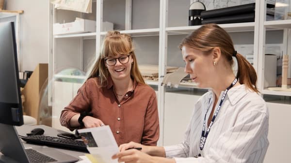 An IKEA staff helping a Business customer with their request