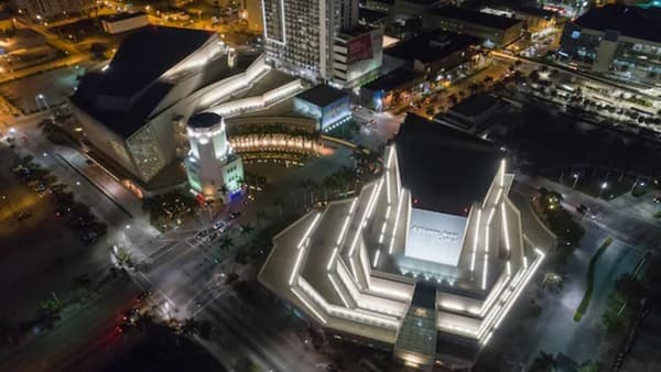 An image of the Adrienne Arsht Center.
