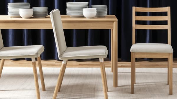 An oak veneer TONSTAD table in the dining room