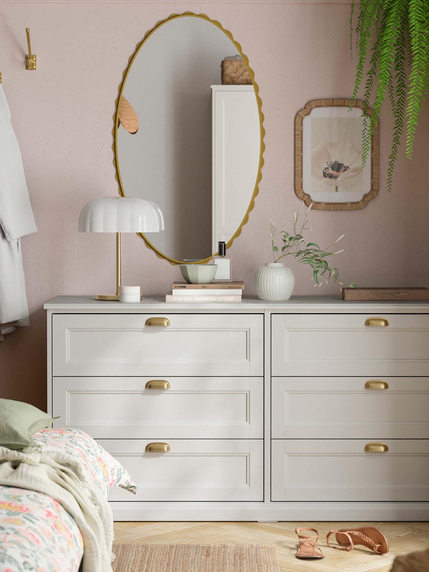 An off-white FÅGELFJÄLLET chest of 6 drawers in the bedroom