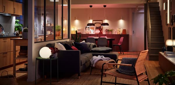 An open-plan living room, dining room and kitchen with a variety of TRÅDFRI smart lighting.