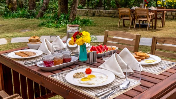 An outdoor dining area 