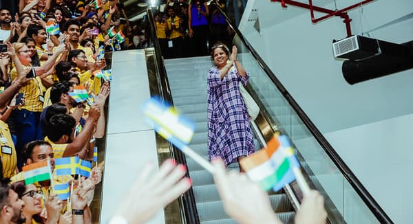 Angajații IKEA India sărbătoresc lansarea primului magazin din țară.