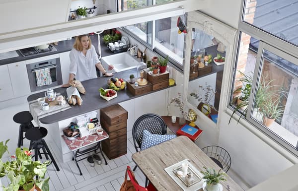 Anne-Solange dans sa cuisine