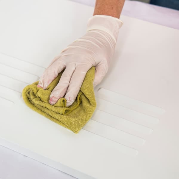 Apply a coat of primer to the exterior of the cabinet and the doors.