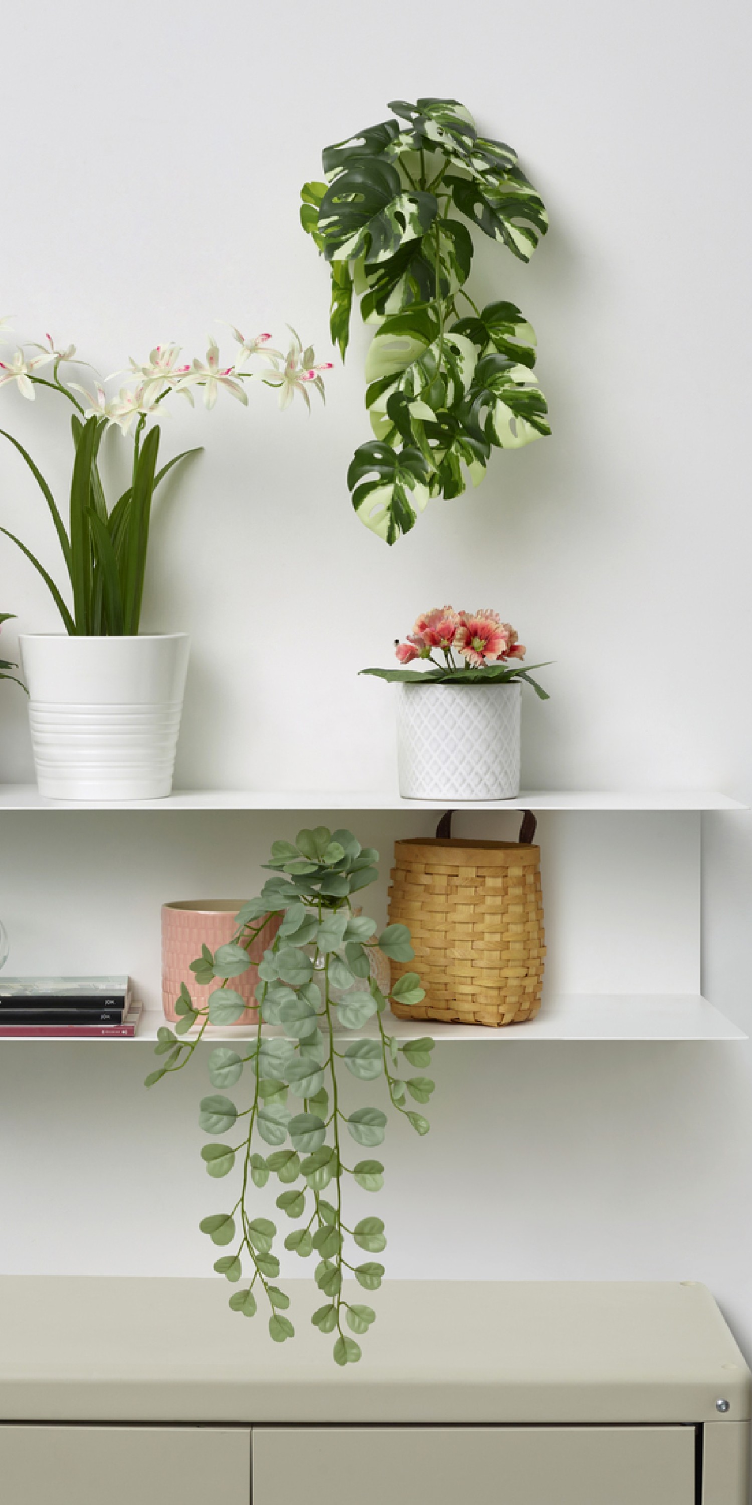 أقل من 300 جنيه