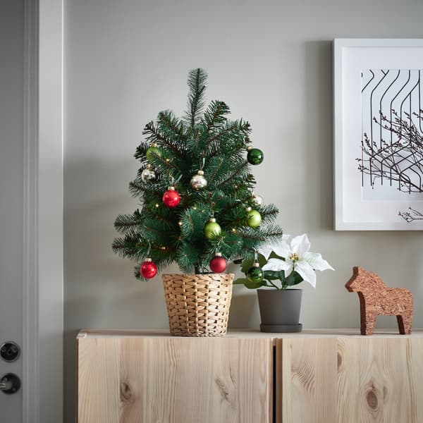 arbre de nadal petit amb garlandes