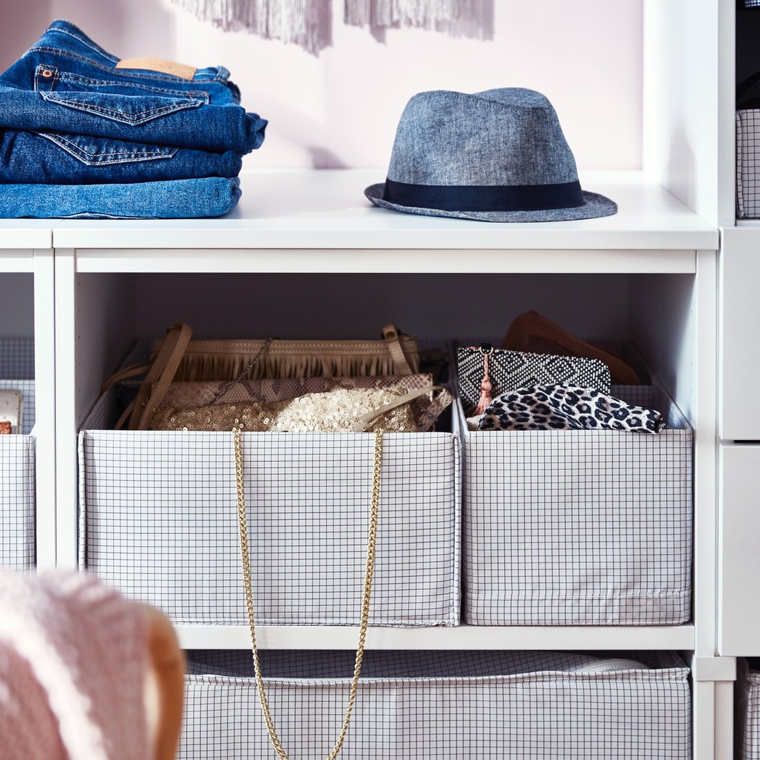 Ideas para guardar ropa y accesorios sin muebles - IKEA