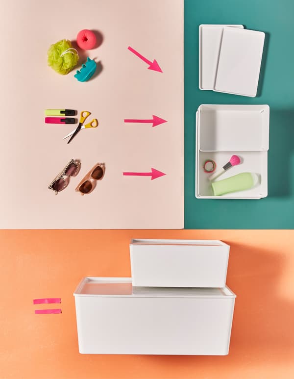 Articles de toilette et petites fournitures de bureau rangés dans des boîtes