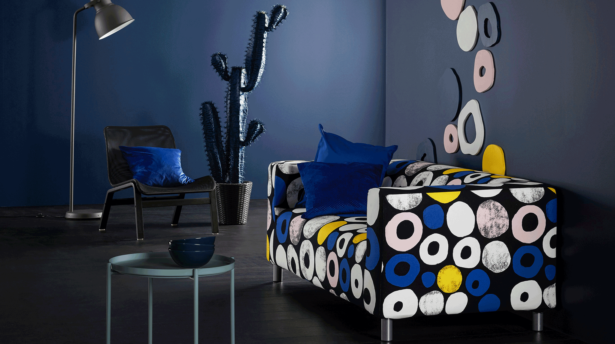 As many of our sofas, IKEA KLIPPAN has extra covers, so that, when you get tired of one pattern, there’s no need to buy a new sofa – just change the cover. In this way, you produce less bulky waste and get a whole new look.